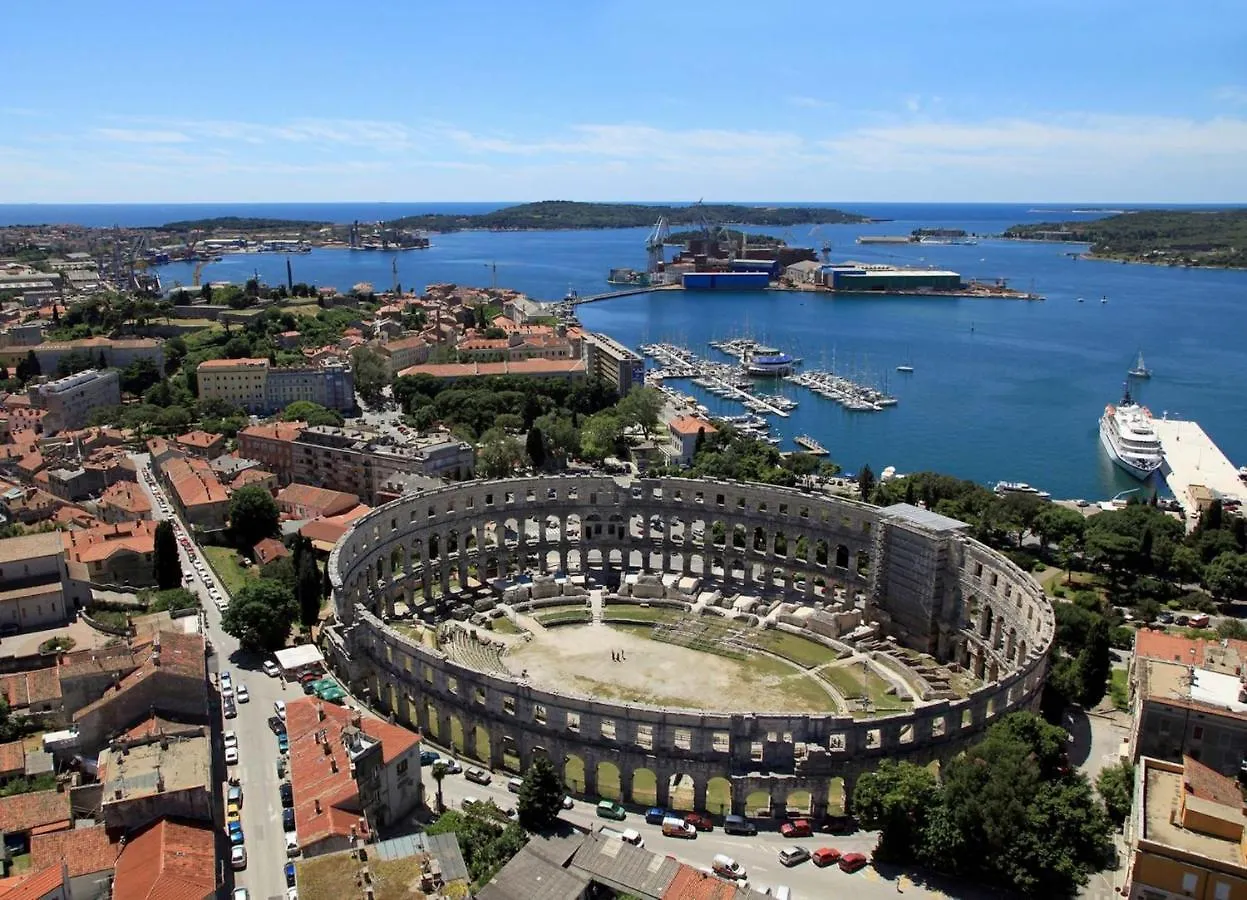 Apartments With Wifi Pula - 19493 Croatie