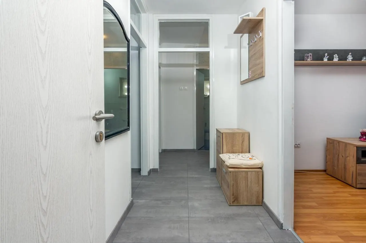 Apartments With Wifi Pula - 19493 0*,  Croatia